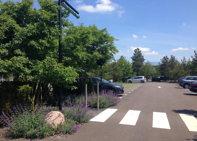 Une ambiance de parc pour les espaces de stationnement 