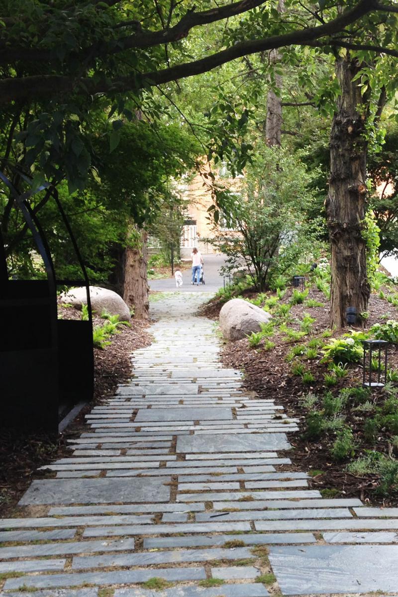 "Nuages" : un cœur d’îlot (Paris 13e) qui s'approprie et revitalise un morceau de nature existant