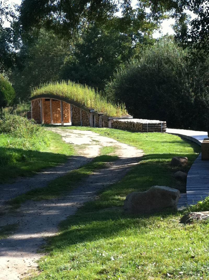 Une structure fonctionnelle et artistique qui se fond dans la nature