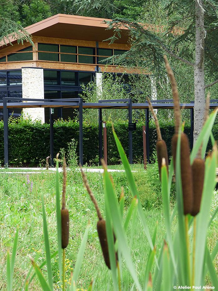 Ambiance naturelle et raffinée qui magnifie une architecture sobre et délicate