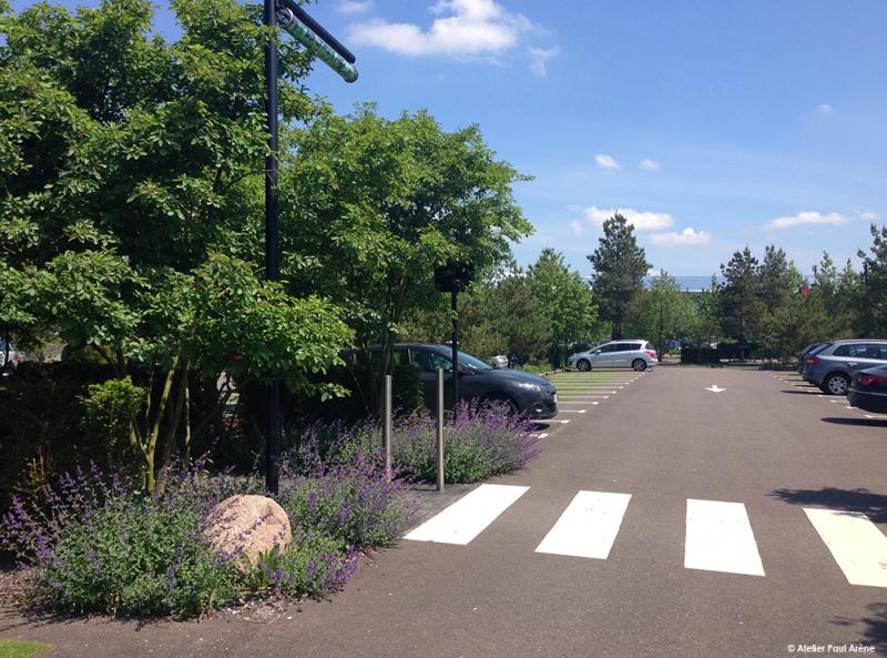 Une ambiance de parc pour les espaces de stationnement