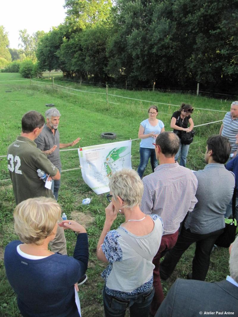 Balade avec les habitants de la vallée de la Fouquerie à Flers dans le but de valoriser la richesse naturelle et le lien avec les quartiers environnants (notamment ANRU) (61) - Juillet 2015